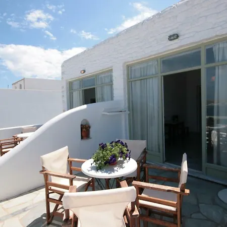 Hara Studios And Aparthotel 3*
