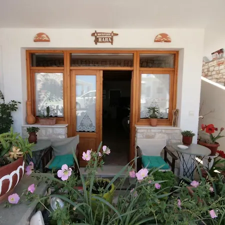 Hara Studios And Aparthotel Naoussa
