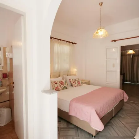 Aparthotel Hara Studios And 3*