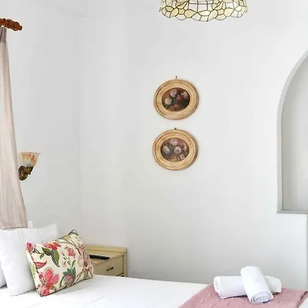 Apart-hotel Hara And Naousa