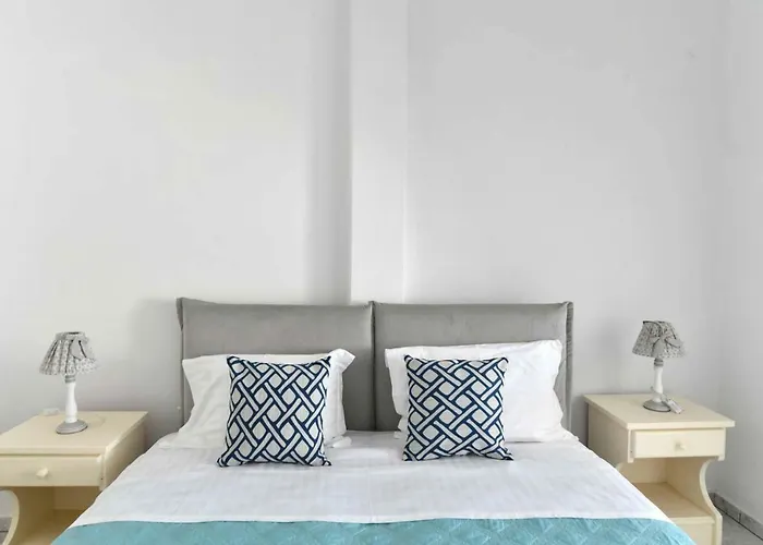 Hara Studios And 3* Naousa (Paros)