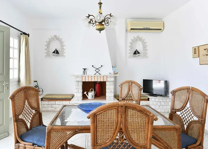 Hara Studios And 3* Naousa (Paros)