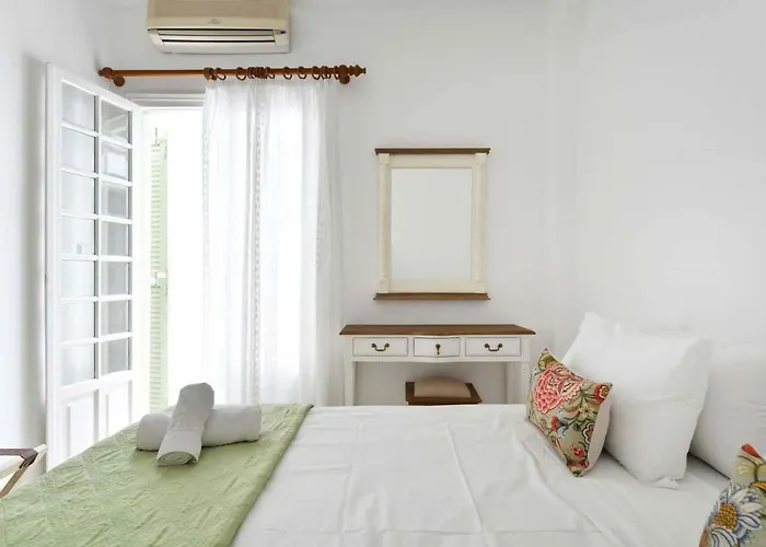 Hara Studios And Aparthotel 3*