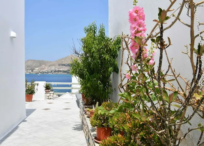 Hara Studios And 3* Naousa (Paros)